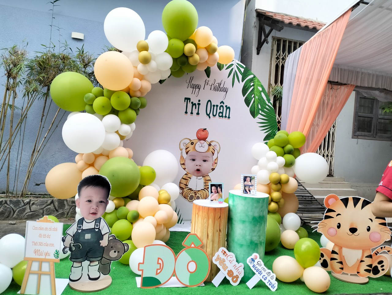 Mẫu Backdrop thôi nôi, đầy tháng bé trai tông xanh