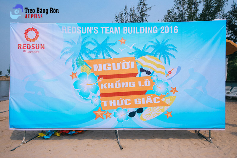 Băng rôn team building bãi biển