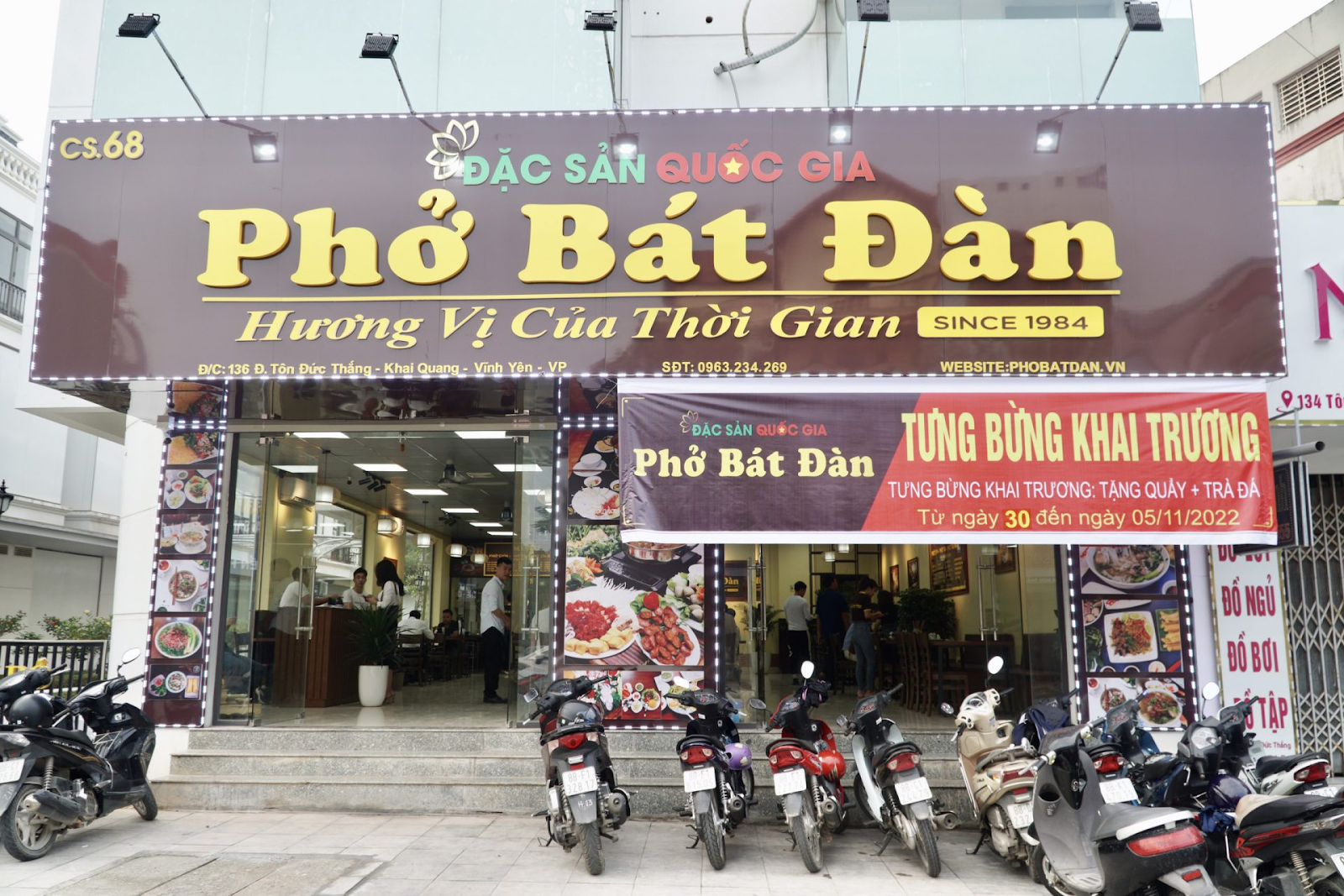 băng rôn khai trương phở